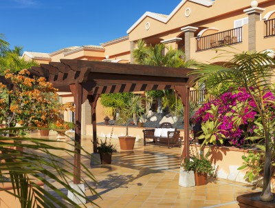 GREEN GARDEN RESORT & SUITE