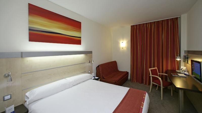 HOLIDAY INN EXPRESS BARCELONA CITY 22 фото 2