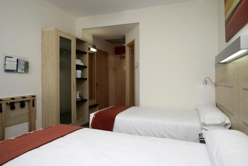 HOLIDAY INN EXPRESS BARCELONA CITY 22 фото 4