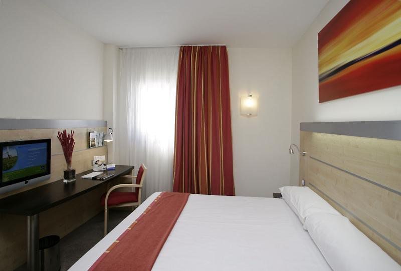 HOLIDAY INN EXPRESS BARCELONA CITY 22 фото 7