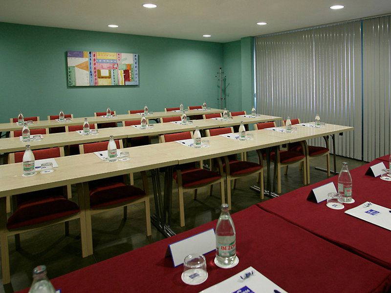 HOLIDAY INN EXPRESS MADRID AIRPORT