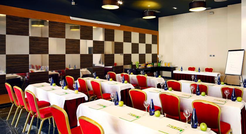 HOLIDAY INN MADRID - LAS TABLAS фото 2