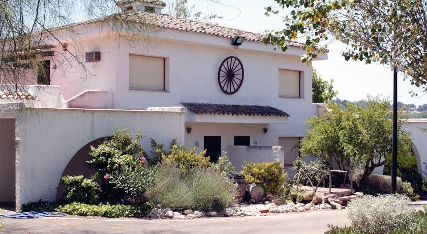 LA CARRETA HOTEL