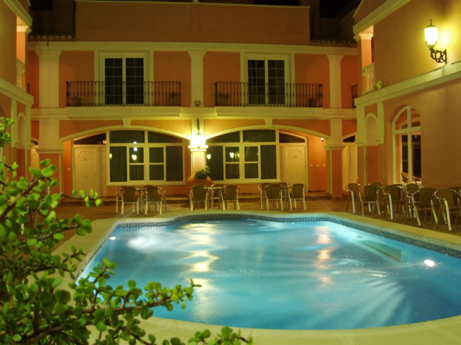 LLOYDS BEACH CLUB фото 5