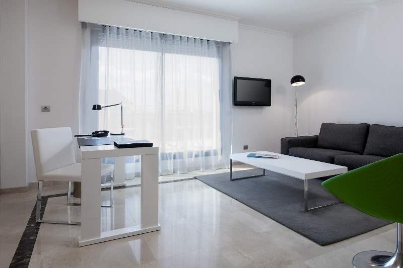 NH SUITES PRISMA фото 3