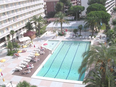 OASIS PARK SUITES LLORET фото 3