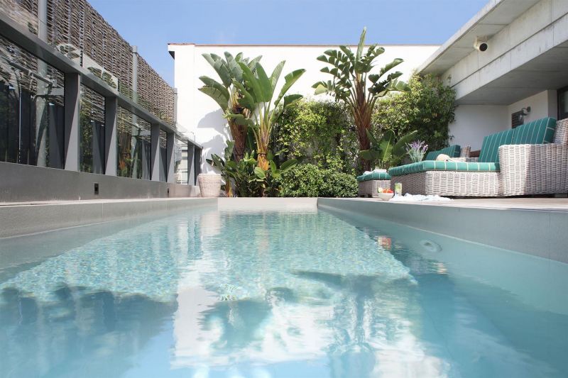 OFELIAS HOTEL