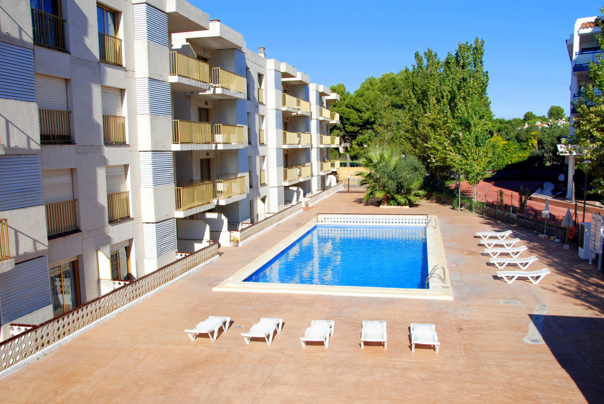 PINS MARINA APARTMENTS