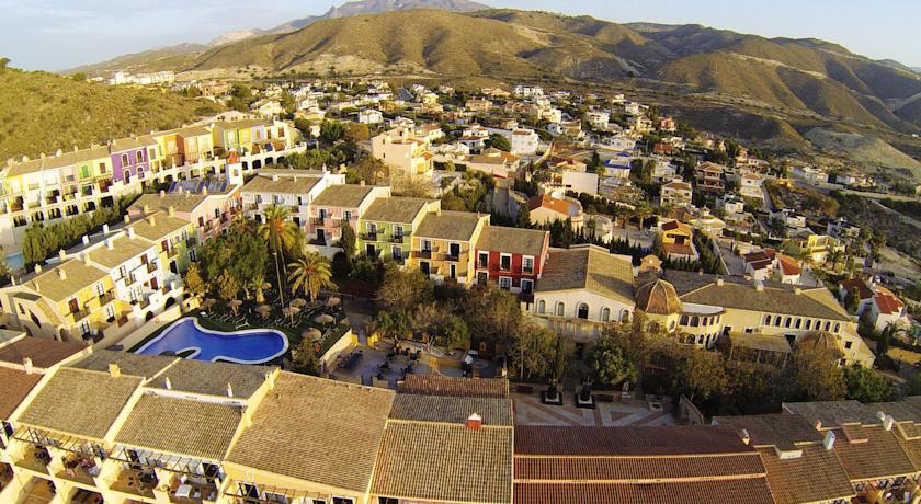 PUEBLO ACANTILADO SUITES
