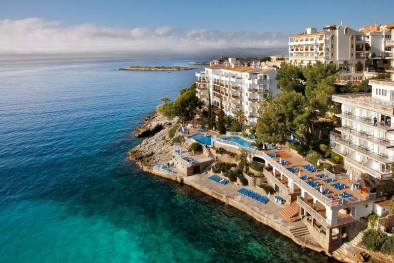 APARTAMENTOS Y ESTUDIOS ROC ILLETAS PLAYA