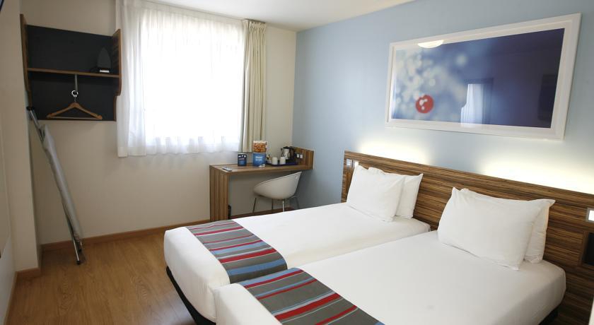 TRAVELODGE BARCELONA POBLENOU HOTEL фото 2
