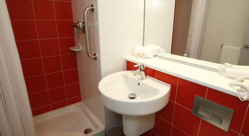 TRAVELODGE BARCELONA POBLENOU HOTEL фото 3