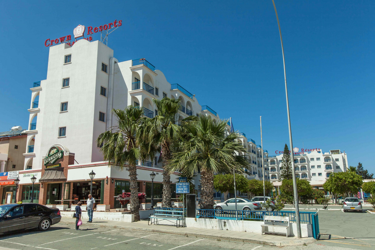 CROWN RESORTS ELAMARIS APT