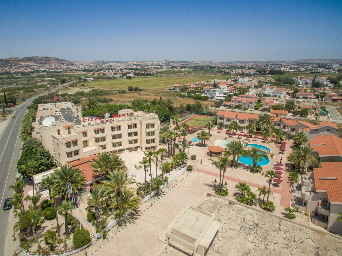 CROWN RESORT HENIPA