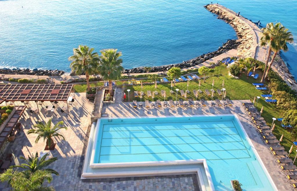 CROWNE PLAZA LIMASSOL