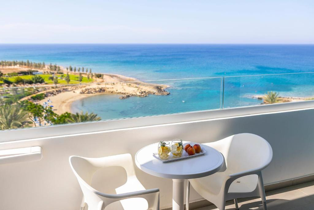CRYSTAL SPRINGS BEACH HOTEL