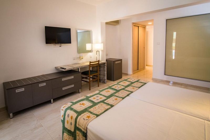 RAMADA HOTEL & SUITES BY WYNDHAM AYIA NAPA (EX. FREIJ) фото 5