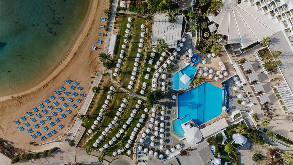 GOLDEN COAST BEACH HOTEL