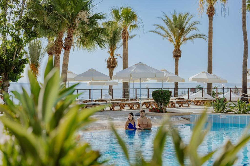 GOLDEN COAST BEACH HOTEL фото 3