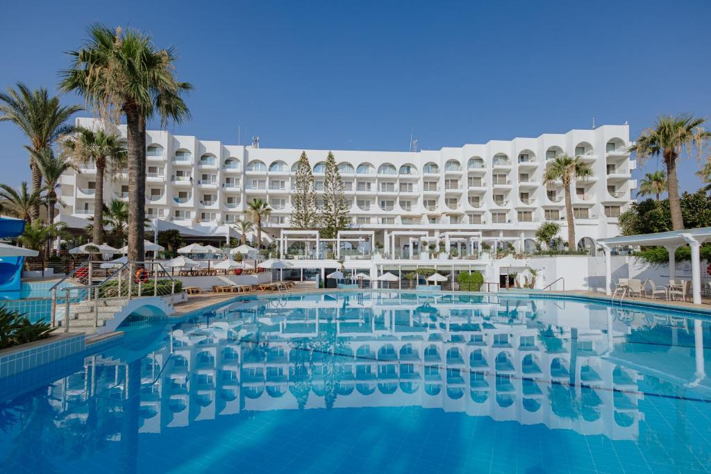 GOLDEN COAST BEACH HOTEL фото 6