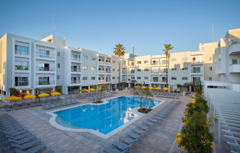 MAYFAIR HOTEL & GARDENS