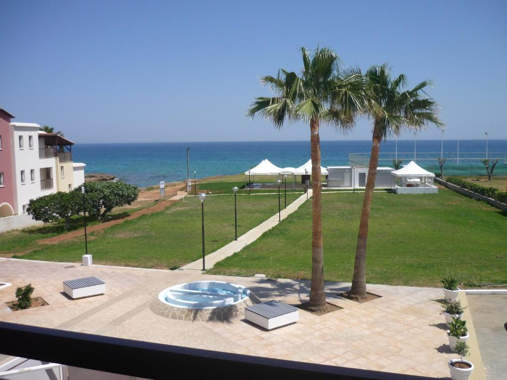 PENELOPE BEACH HOTEL APTS фото 4