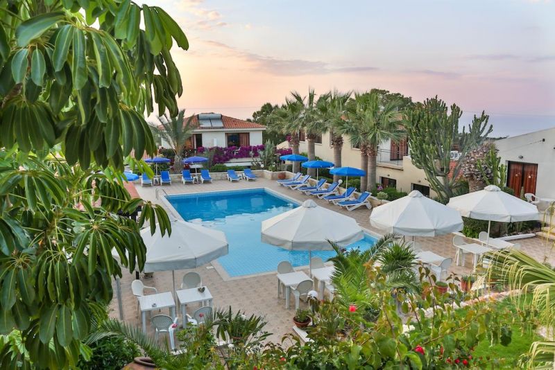TAVROS HOTEL