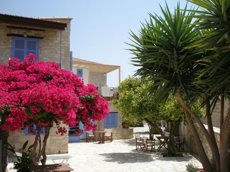 TRADITIONAL VILLAGE HOUSES SKARINOU