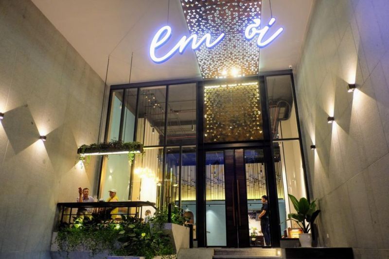 EM OI HOTEL