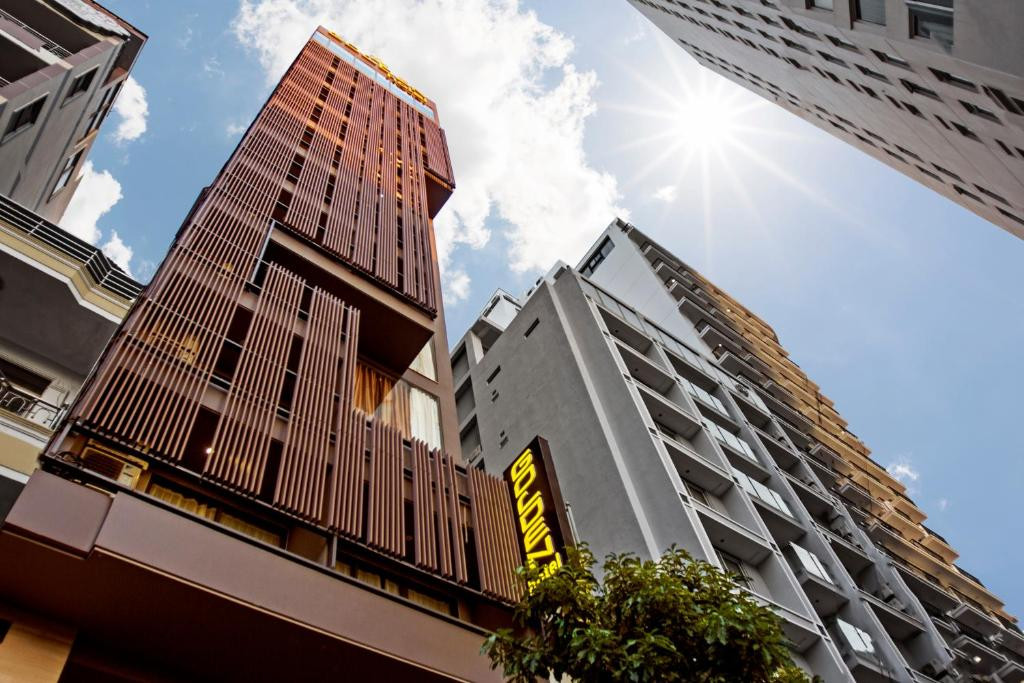 GOLDEN HOTEL