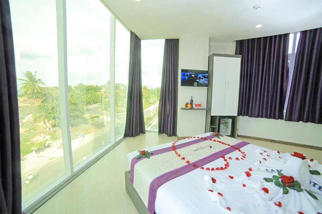LA MER HOTEL