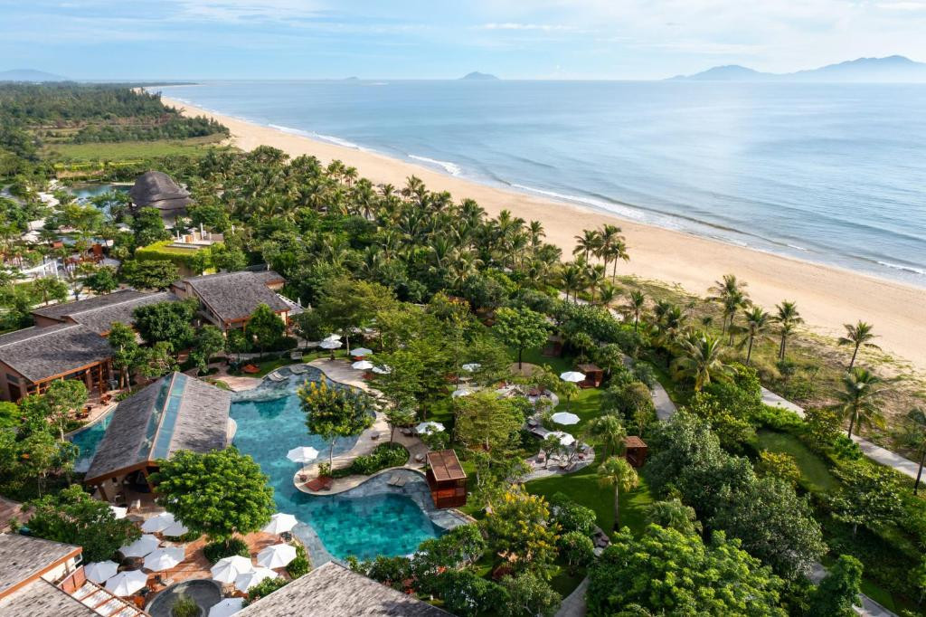 NEW WORLD HOIANA BEACH & RESORT фото 4
