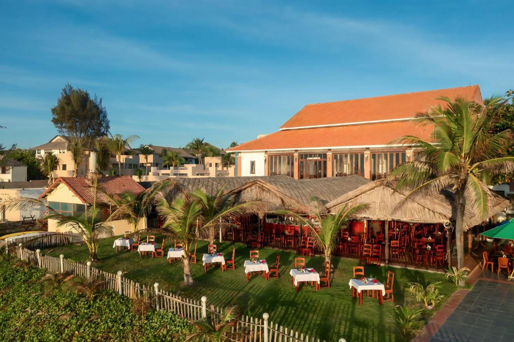 SEA LION BEACH RESORT & SPA (EX.DESSOLE BEACH RESORT MUI NE) фото 5