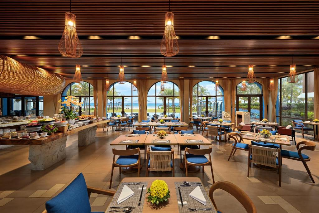 WYNDHAM HOI AN ROYAL BEACHFRONT RESORT & VILLAS фото 3
