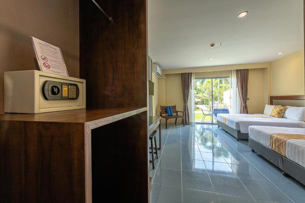 BLUE BEACH GRAND RESORT AND SPA (EX. CHALONG BEACH HOTEL & SPA) фото 6