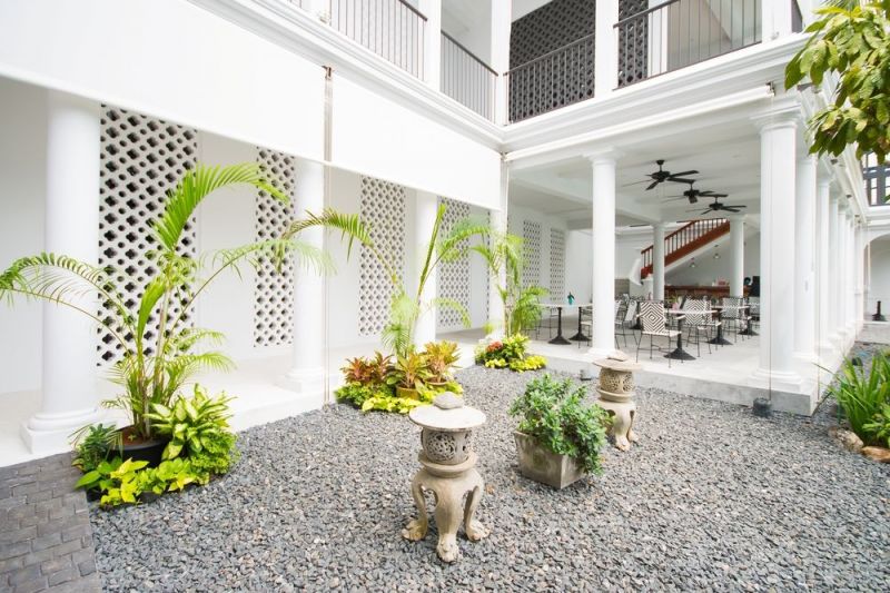 LITTLE NYONYA HOTEL фото 4