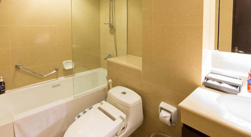 LOHAS SUITES SUKHUMBIT BY SUPERHOTEL фото 3