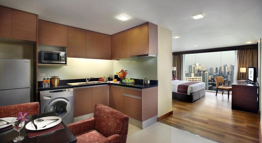 LOHAS SUITES SUKHUMBIT BY SUPERHOTEL фото 4