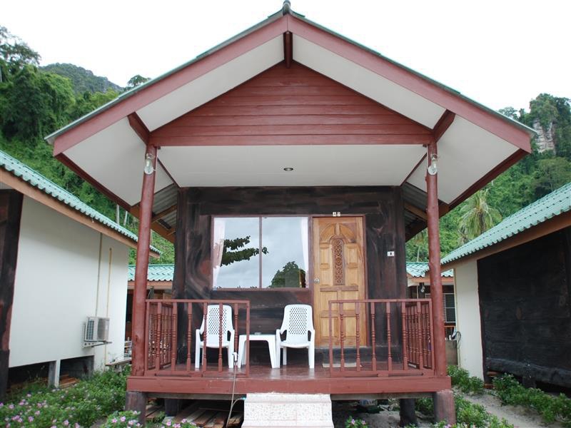 PHI PHI NICE BEACH RESORT фото 2