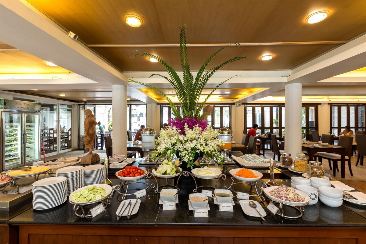 THARA PATONG BEACH RESORT фото 7
