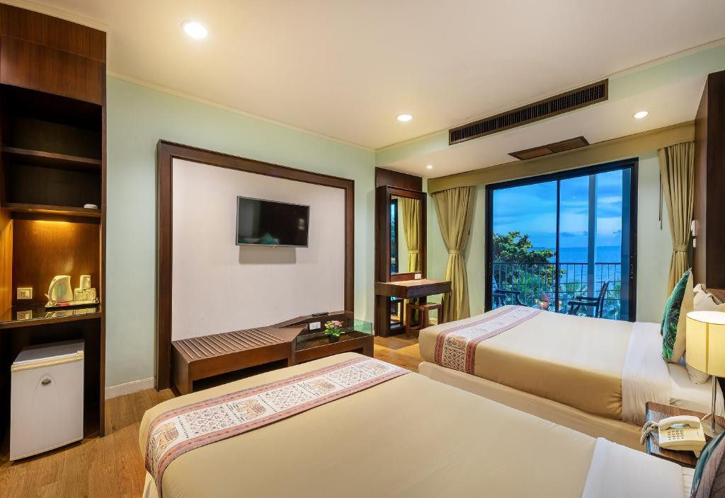 THE JOMTIEN TWELVE фото 2
