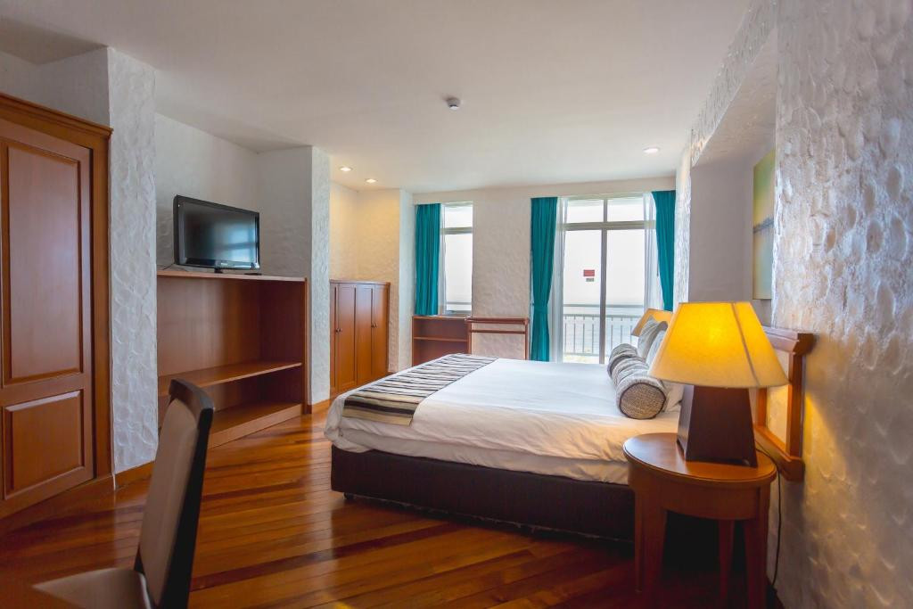 THE WATERFRONT SUITES BY CENTARA фото 6