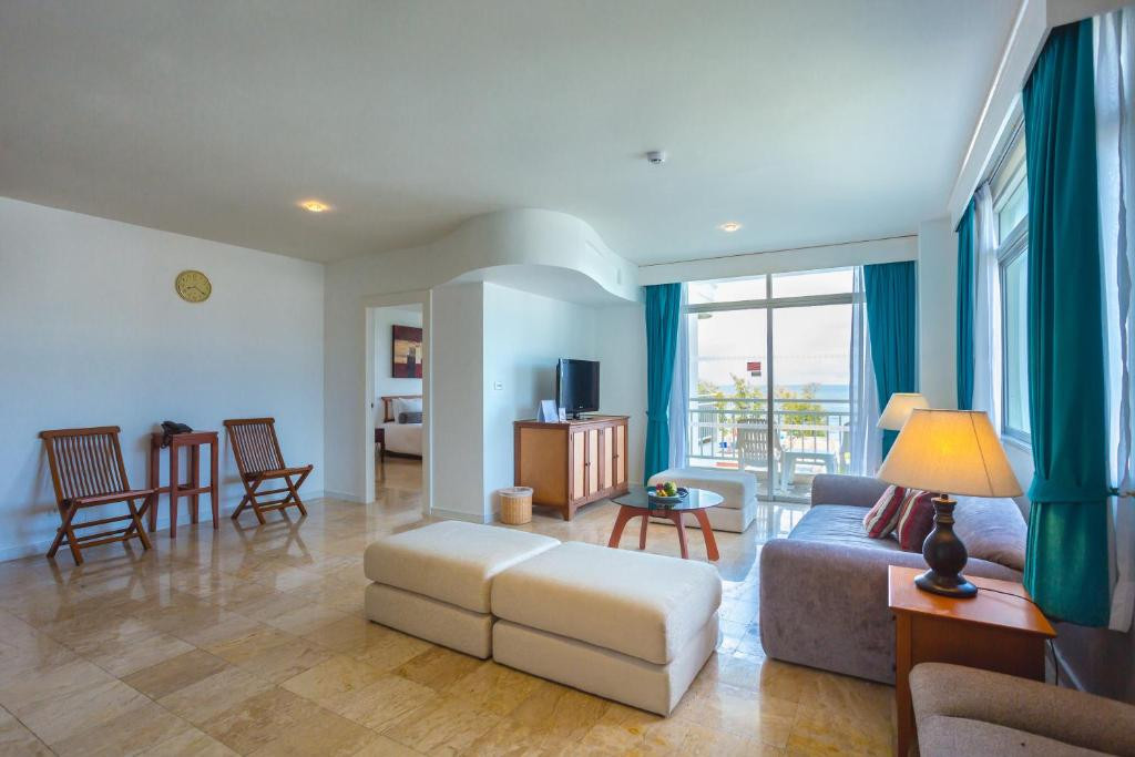 THE WATERFRONT SUITES BY CENTARA фото 8