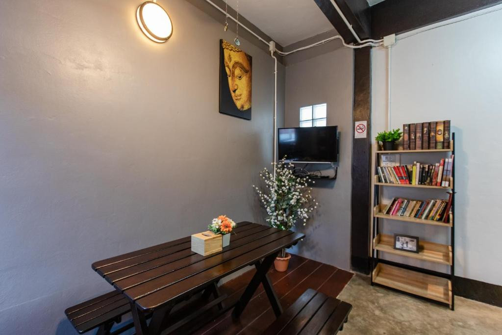THE Z NITE HOSTEL фото 4