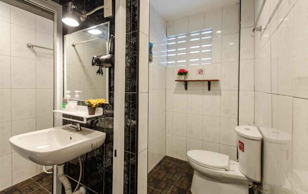 THE Z NITE HOSTEL фото 7