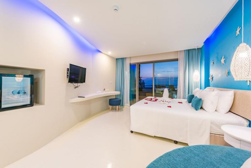 TIDE BEACHFRONT SIRAY PHUKET фото 8