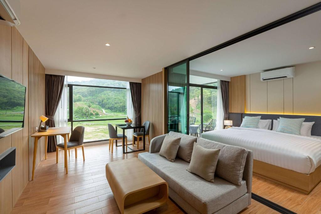 WYNDHAM GARDEN NAITHON PHUKET фото 2