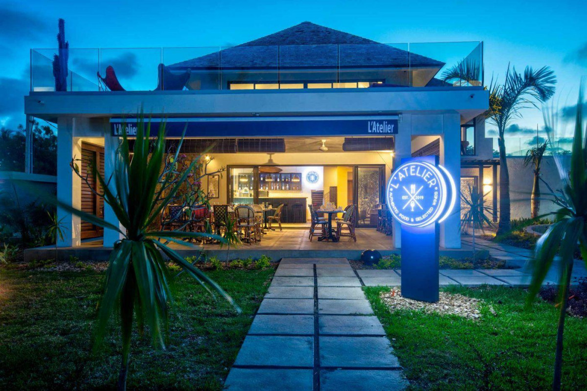 MYTHIC SUITES & VILLAS фото 2