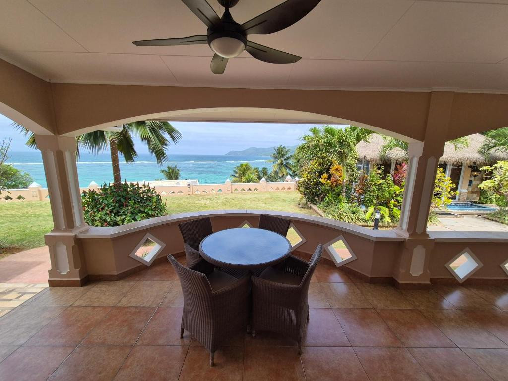 AU FOND DE MER VIEW SELF CATERING APARTMENT фото 7