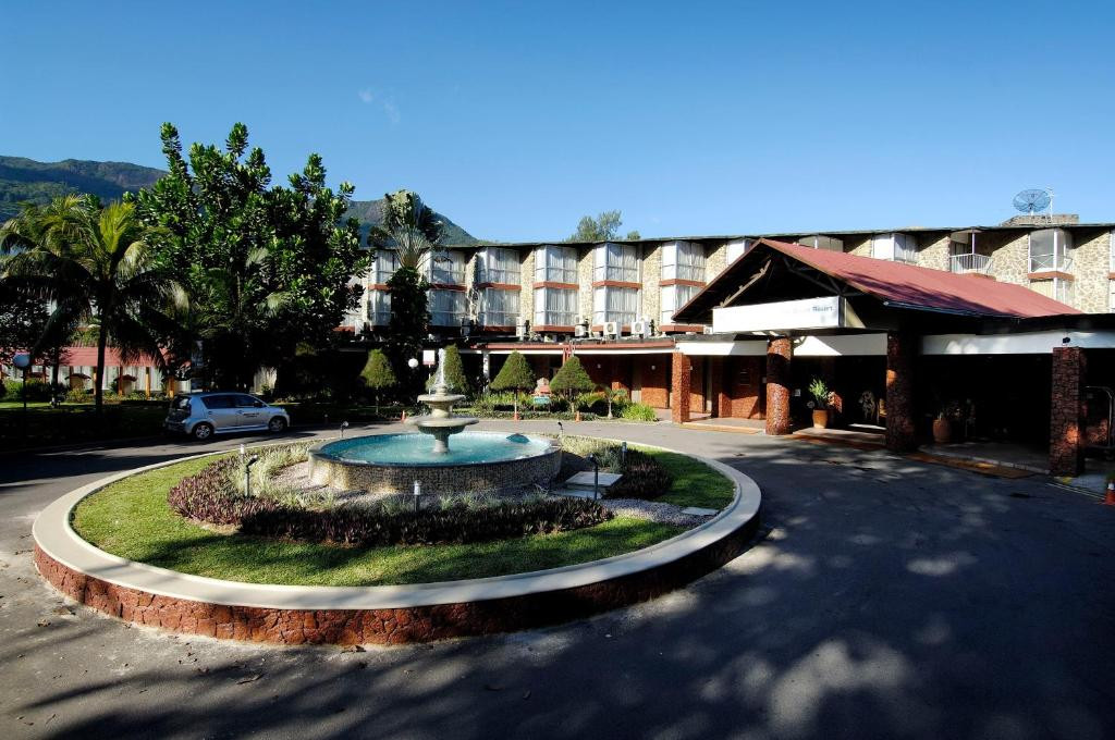 BERJAYA BEAU VALLON BAY RESORT & CASINO